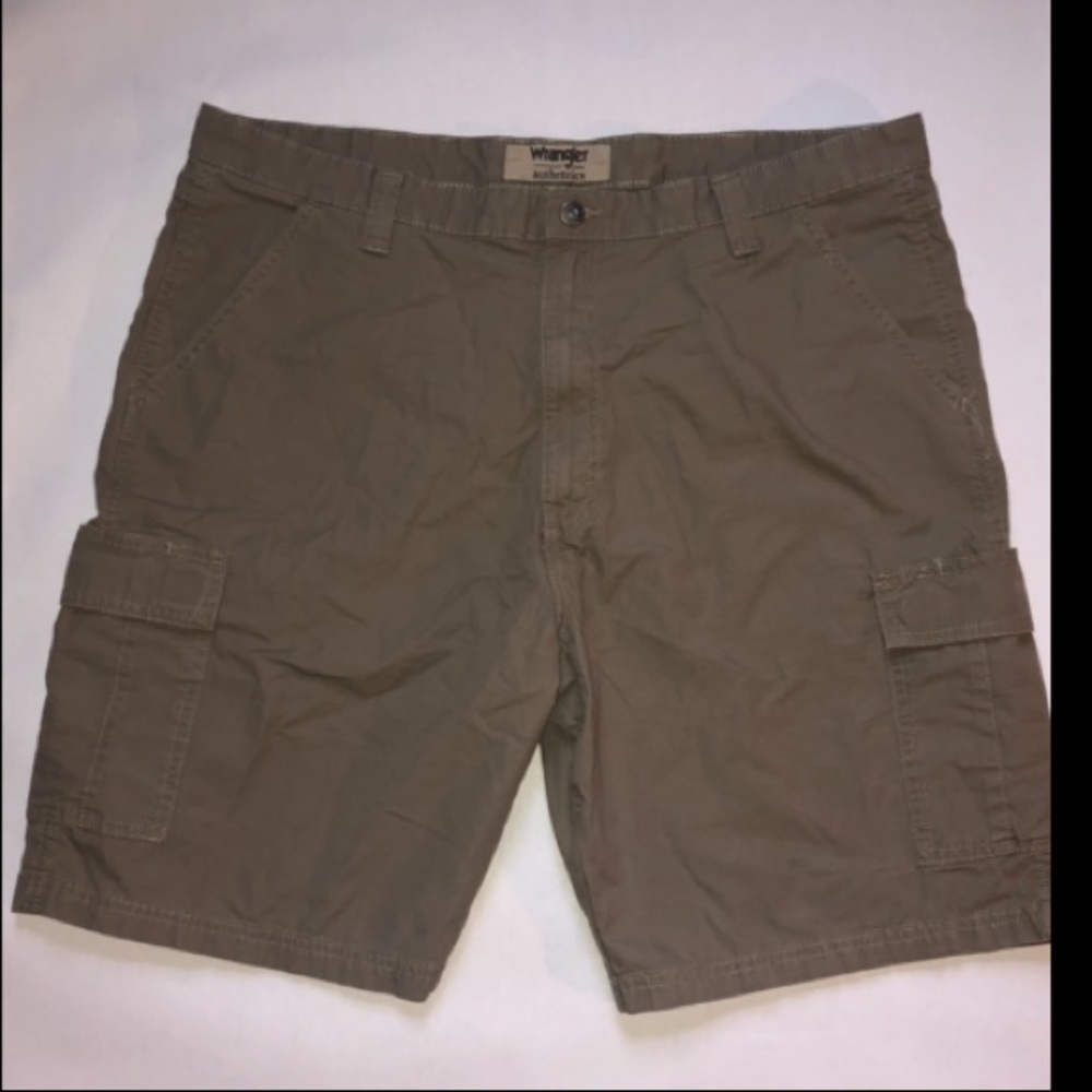 Wrangler Authentics Men’s Classic Relaxed Fit Cargo Shorts Military Ripstop 40